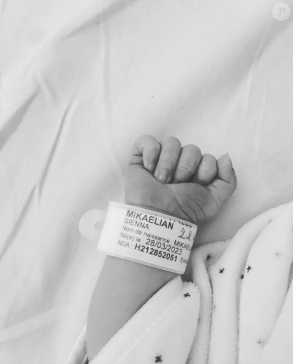 Lucie Mikaelian annonce la naissance de sa fille Sienna sur Instagram.