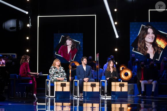 Exclusif - Faustine Bollaert, Michèle Bernier, Patrick Fiori, Carla Bruni Sarkozy - Enregistrement de l'émission "La Boîte à Secrets 8", présentée par F.Bollaert et qui sera diffusée le 7 mai sur France 3. Le 19 janvier 2021
© Tiziano Da Silva / Bestimage