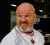 Le célèbre chef Philippe Etchebest avait fermement déconseillé l'utilisation des marmites en verre pour la cuisson.

Exclusif - Philippe Etchebest préside le salon français de la restauration "Expotel" à Bordeaux. Il dirige aussi la journée des chefs et sa composition regroupant plusieurs Etoiles sur l'évènement. © Patrick Bernard/ Bestimage
