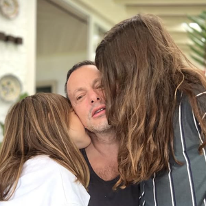 Marc-Olivier Fogiel avec ses filles Mila et Lily