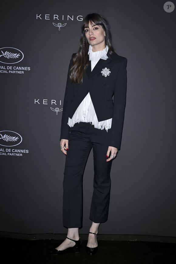 Clara Luciani - Photocall du dîner "Women In Motion, Kering", Place de la Castre lors du 78ème Festival International du Film de Cannes le 18 mai 2025. © Olivier Borde/Bestimage