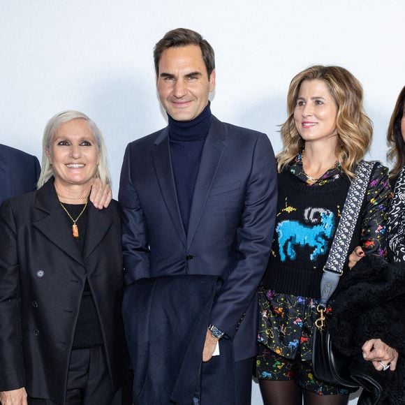 Très proche de ses parents, Roger Federer sait qu’il peut se rendre chez eux très facilement

Sidney Toledano, la designer Maria Grazia Chiuri, Roger Federer, sa femme Mirka et Katia Toledano - Greeting au défilé de mode Haute-Couture Christian Dior au musée Rodin lors de la Fashion Week Printemps-été 2023 de Paris, France, le 23 janvier 2023. © Olivier Borde/Bestimage