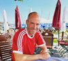 Un homme a été arrêté après s'être introduit au domicile de Mehmet Scholl en Allemagne.

Mehmet Scholl, footballeur.