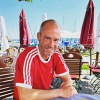 En pleine Coupe du monde, un homme s'introduit chez un ex-footballeur et s'allonge dans le lit de sa fille