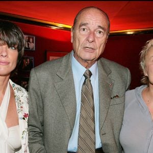 Elles se sont rencontrées lors d'un dîner chez des amis communs...

Anne Le Nen, Jacques Chirac et Muriel Robin – Générale de Fugueuses au Théâtre des Variétés, Paris, le 8 octobre 2007. © Rindoff-Guirec / Bestimage