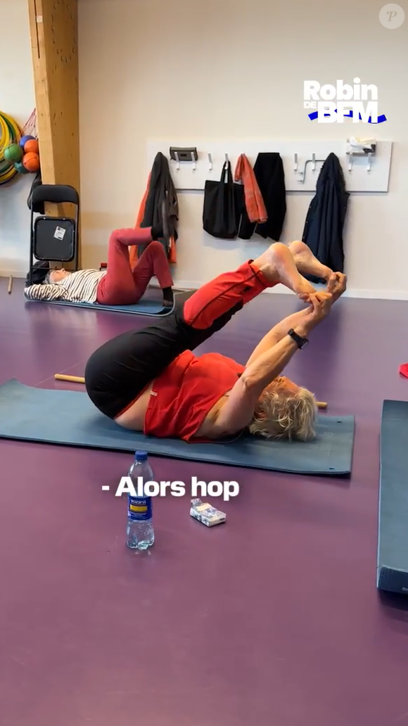 Malgré ses deux prothèses de hanche, elle réalise chaque exercice et impressionne par son dynamisme communicatif.

Maryvonne, prof de sport à 91 ans.