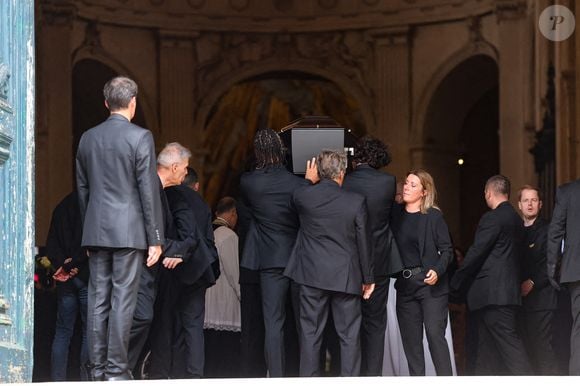 La cérémonie s’est tenue à l’église Saint-Roch, à Paris, trois jours après le décès de l’animateur à l’âge de 76 ans.

Gaston Ardisson, Sekou Crespo-Mara, Lamine Crespo-Mara, Samuel de Ceccatty (mari de Manon Ardisson), Patrick Ardisson - Arrivées aux obsèques de Thierry Ardisson en l’église Saint-Roch de Paris, France, le 17 juillet 2025. © Clovis-Jacovides/Bestimage