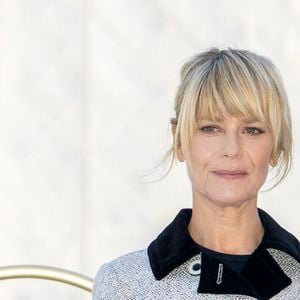 Marina Foïs au photocall du Défilé de mode Vuitton  Collection Printemps-Été 2026 dans le cadre de la Fashion Week de Paris (PFW) dans la Cour Carrée du Louvre, à Paris, France, le 30 septembre 2025. © Olivier Borde/Bestimage