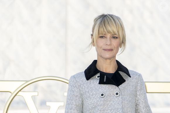 Marina Foïs au photocall du Défilé de mode Vuitton  Collection Printemps-Été 2026 dans le cadre de la Fashion Week de Paris (PFW) dans la Cour Carrée du Louvre, à Paris, France, le 30 septembre 2025. © Olivier Borde/Bestimage
