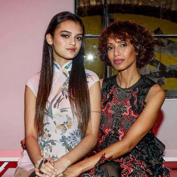 Exclusif - Sonia Rolland et sa fille Tess Rolland-Rocancourt - Font Row du défilé Vivienne Tam mode femme automne / hiver 2024-2025 lors de la Fashion Week de Paris (PFW), au palais de Tokyo, France, le 2 mars 2024. © Christophe Clovis/Bestimage