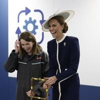Kate Middleton, son look navy impeccable avec William : un accessoire de la princesse doit le toucher particulièrement