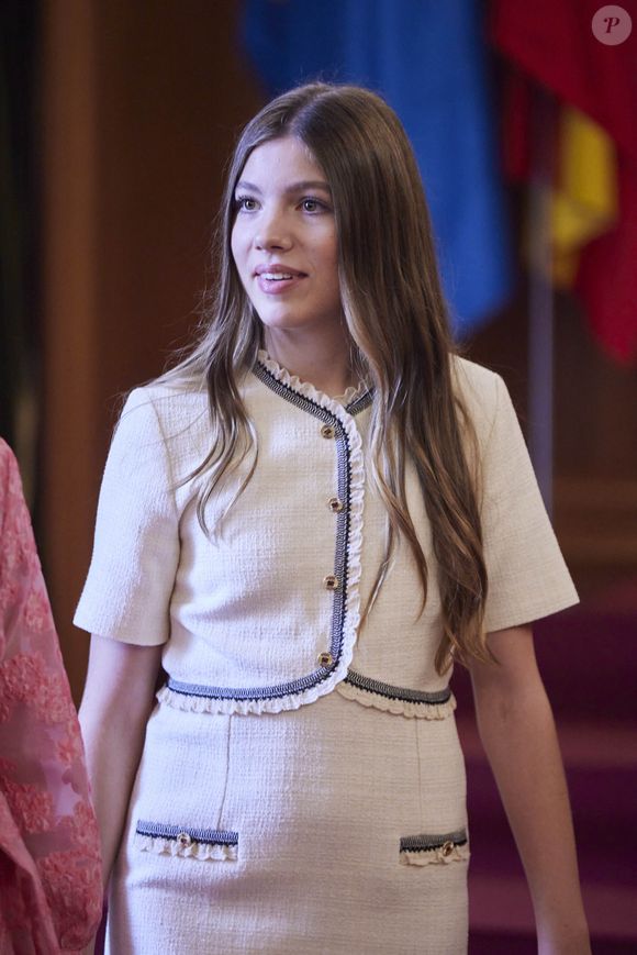 La jeune femme poursuit ses études à Lisbonne.

L'infante Sofia d'Espagne - La famille royale d'Espagne accueille les lauréats du prix Princesse des Asturies lors d'une réception à Oviedo, le 20 octobre 2023. © Lagencia / Bestimage