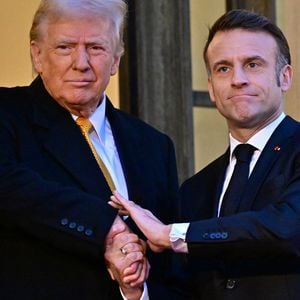 Le président français Emmanuel Macron recoit le président américain élu Donald Trump et le président ukrainien V.Zelenskiy au palais de l'Élysée après une réunion trilatérale dans le cadre des cérémonies de réouverture de la cathédrale Notre-Dame de Paris, cinq ans et demi après l'incendie, à Paris, France, le 7 décembre 2024. © Christian Liewig /Bestimage