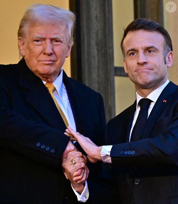 Le président français Emmanuel Macron recoit le président américain élu Donald Trump et le président ukrainien V.Zelenskiy au palais de l'Élysée après une réunion trilatérale dans le cadre des cérémonies de réouverture de la cathédrale Notre-Dame de Paris, cinq ans et demi après l'incendie, à Paris, France, le 7 décembre 2024. © Christian Liewig /Bestimage