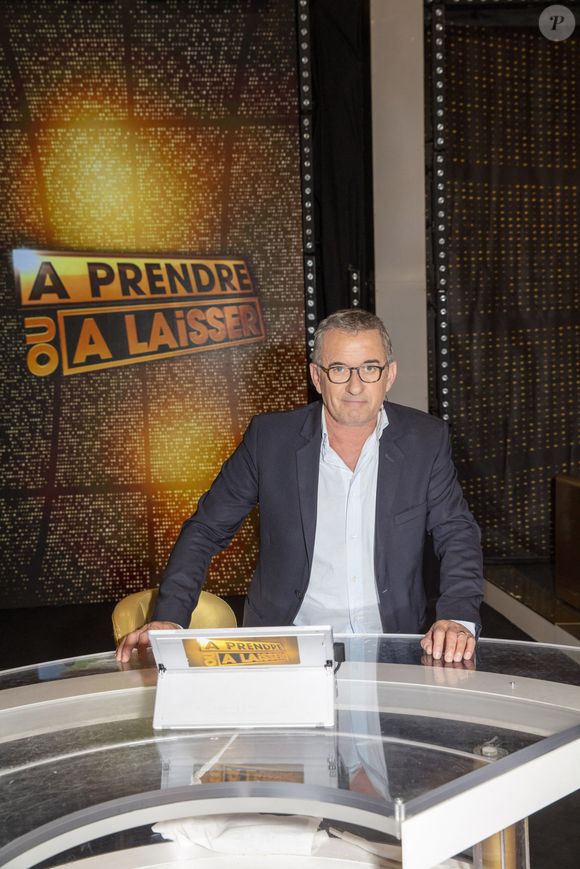Exclusif - Christophe Dechavanne - Enregistrement du jeu "À Prendre Ou À Laisser" (APOAL) présenté par Christophe Dechavanne et diffusé sur C8 à partir du 14 juin 2021, à Paris, France,  le 1er juin 2021. © Jack Tribeca/Bestimage