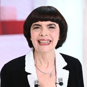Exclusif - Mireille Mathieu - Enregistrement de l'émission Vivement dimanche au studio Gabriel, présentée par M. Drucker à Paris le 25 novembre 2022. L'émission sera diffusée sur France 3 le 4 décembre 2022.