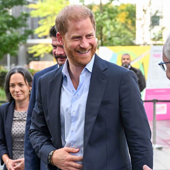 "Changement pour le bien. Et j'embrasse ce changement et j'en profite - je ne le crains pas. C'est ce qui m'excite, l'idée de pouvoir apporter des changements. Pas des changements trop radicaux, mais des changements qui, je pense, doivent se produire".

Archives : le prince Harry @Backgrid USA / Bestimage