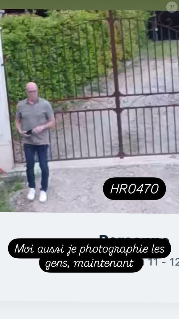 Furieuse, la présentatrice de l'émission L'Amour est dans le pré a décidé de partager les photos où l'on peut voir les individus qui entrent par effraction sur son domaine.

Karine le Marchand, Instagram