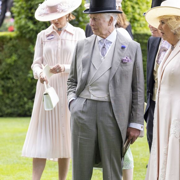 Le roi Charles III d'Angleterre et Camilla Parker Bowles, reine consort d'Angleterre, assistent à la dernière journée des courses hippiques Royal Ascot, le 22 juin 2024.

Photo : Agence / Bestimage
