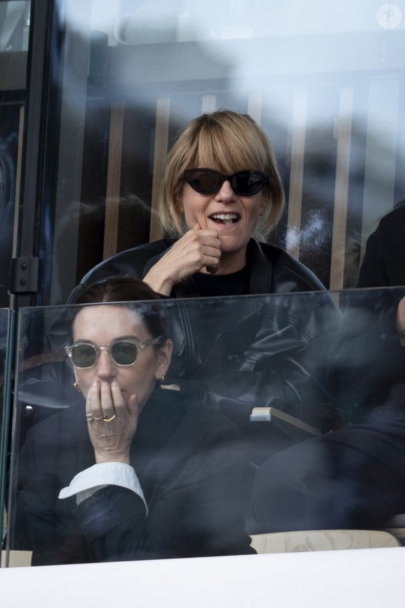 Fille d’une psychologue et d’un chercheur en physique, la mère de famille - qui a vu le jour à Boulogne-Billancourt - a également deux soeurs plus jeunes qu'elle. La star a aussi un frère aîné - dont elle fut très proche - prénommé Fabio, polytechnicien qui a tragiquement perdu la vie à l'âge de 32 ans...


Marina Foïs en tribunes lors de la finale messieurs des Internationaux de France de Tennis de Roland Garros 2025 (jour 15), à Paris, France, le 8 juin 2025. © Cyril Moreau/Bestimage