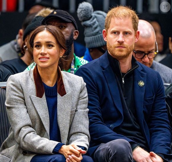 Le prince Harry, duc de Sussex et Meghan Markle, duchesse de Sussex, assistent à un match de basketball en fauteuil lors des "Invictus Games Vancouver Whistler 2025" à Vancouver, le 9 février 2025.Backgrid USA / Bestimage