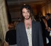 En pleine préparation sur le feu, son récipient transparent a soudainement éclaté au moment d'y verser du vin blanc.

Julien Sebbag lors du "Etam Show 2023" au club "Le Palace" lors de la Fashion Week de Paris (PFW), le 26 septembre 2023.
© Rachid Bellak/Bestimage