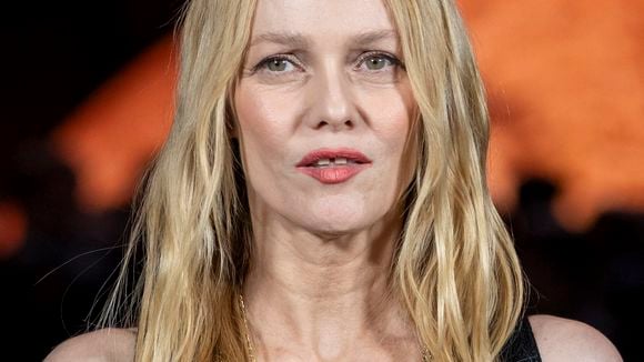 "En partie envahie par la végétation" : La maison d'enfance de Vanessa Paradis, dans un état délabré, a été bradée aux enchères