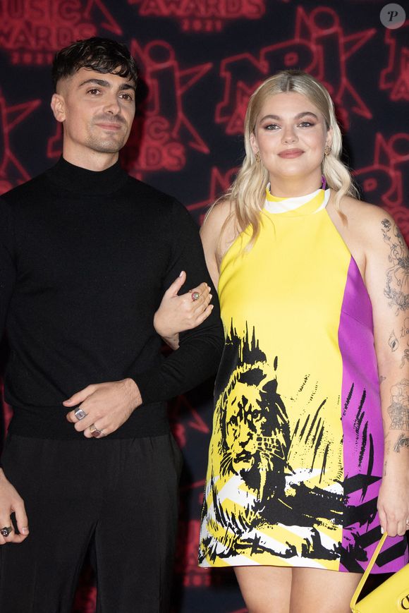 Louane et son compagnon, Florian Rossi assistent aux 22e NRJ Music Awards, le 20 novembre 2021 à Cannes, France. Photo par David Niviere/ABACAPRESS.COM