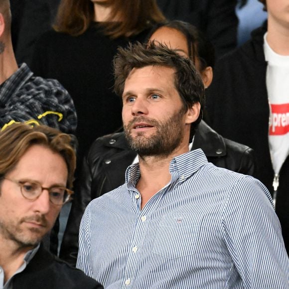 Mathieu Vergne, Kamel Isker, Alexis Michalik - Célébrités dans les tribunes lors du match de qualification pour la Coupe du Monde 2026 entre la France et l'Islande (2-1) au Parc des Princes à Paris le 9 septembre 2025. 
© Lionel Urman/Bestimage