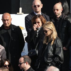 Virginie Efira aux obsèques de l'actrice belge Emilie Dequenne au crématorium du cimetière du Père Lachaise à Paris, France, le 26 mars 2025. Emilie Dequenne, qui avait remporté le prix de la meilleure actrice au Festival de Cannes en 1999 pour son premier rôle dans le film Rosetta des Dardenne, est décédée à l'âge de 43 ans des suites d'un cancer rare des glandes surrénales. Photo par Nasser Berzane/ABACAPRESS.COM