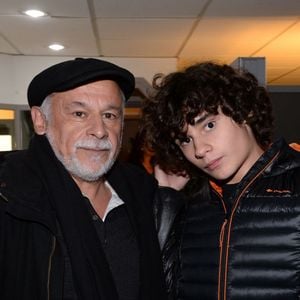 Exclusif - Francis Perrin et son fils Louis, atteint d'autisme, à Paris. © Rachid Bellak