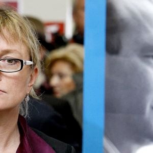 Claude Chirac assiste à la Foire du livre de Brive-la-Gaillarde, le 7 novembre 2009. L'ancien président français signe des exemplaires de son livre intitulé "Chaque pas doit être un but". Deux ans après avoir quitté le palais de l'Élysée, Jacques Chirac a publié le premier livre de 500 pages d'une autobiographie en deux volumes sur ses 12 années de présidence. Lors d'une série d'entretiens avec les médias pour promouvoir son livre, Jacques Chirac a nié les accusations selon lesquelles il aurait donné des emplois fictifs à ses alliés politiques lorsqu'il était maire de Paris. Photo par Patrick Bernard/ABACAPRESS.COM