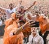 Selon son directeur-fondateur, cet arrêt inopiné prive l'association de trois millions d'euros.

Luc Barruet (Directeur Solidarité Sida / Solidays), Oli, Eric Toledano, Hugo Travers, Roschdy Zem, Eric Toledano, Monsieur Poulpe, Denis Brogniart, Antoine de Caunes lors du festival Solidays sur l'Hippodrome de Longchamp à Paris le 26 juin 2022.

© Lionel Urman / Panoramic / Bestimage