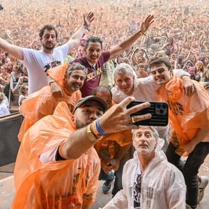 Selon son directeur-fondateur, cet arrêt inopiné prive l'association de trois millions d'euros.

Luc Barruet (Directeur Solidarité Sida / Solidays), Oli, Eric Toledano, Hugo Travers, Roschdy Zem, Eric Toledano, Monsieur Poulpe, Denis Brogniart, Antoine de Caunes lors du festival Solidays sur l'Hippodrome de Longchamp à Paris le 26 juin 2022.

© Lionel Urman / Panoramic / Bestimage