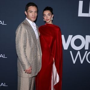 Parmi les invités, on pouvait également compter sur le couple formé par Ed Westwick et Amy Jackson qui a également attiré l’attention des photographes.

Amy Jackson Westwick et Ed Westwick - Photocall de la soirée "LOreal Lights on women's worth" lors du 79ème Festival international du Film de Cannes le 22 mai 2026.
© Denis Guignebourg / Bestimage