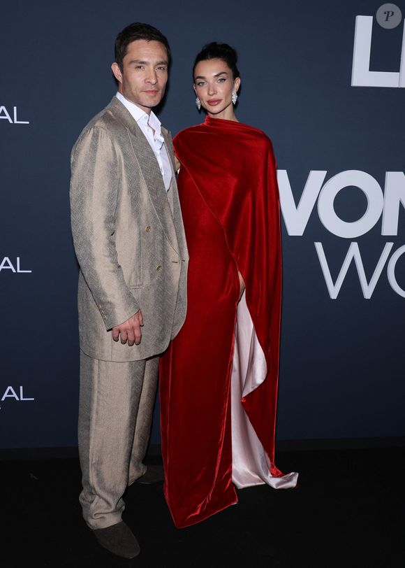 Parmi les invités, on pouvait également compter sur le couple formé par Ed Westwick et Amy Jackson qui a également attiré l’attention des photographes.

Amy Jackson Westwick et Ed Westwick - Photocall de la soirée "LOreal Lights on women's worth" lors du 79ème Festival international du Film de Cannes le 22 mai 2026.
© Denis Guignebourg / Bestimage