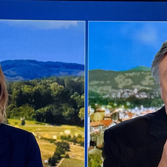 Jacques Legros présente son dernier JT de 13 heures en sa qualité de joker pendant près de 26 ans sur TF1, le 9 mai 2025. Emu aux larmes, le journaliste a passé le relais à Isabelle Ithurburu, qui sera à partir de mi-juillet 2025.
Agence via Bestimage