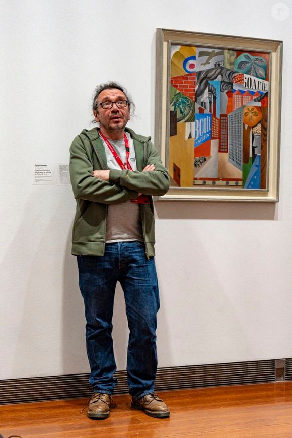Gwenaël Bulteau commente le tableau " Les usines de Léopold Survage" au musée des Beaux Arts lors de la 22ème édition du festival Quais du Polar à Lyon le 5 avril 2026. Photo Sandrine Thesillat / PsNewZ / Bestimage