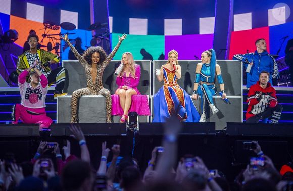 Geri Halliwell, Melanie Brown (Mel B), Melanie Chisholm (Mel C) et Emma Bunton - Les Spice Girls en concert au Stade de Wembley dans le cadre de leur tournée "Spice World UK Tour". Londres, le 20 juin 2019.