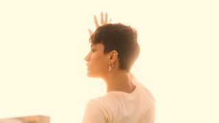 Oubliez la coupe au carré ou encore la Pixie Cut : à la rentrée, la mode sera à la Shixie Cut, découvrez comment l'adopter
