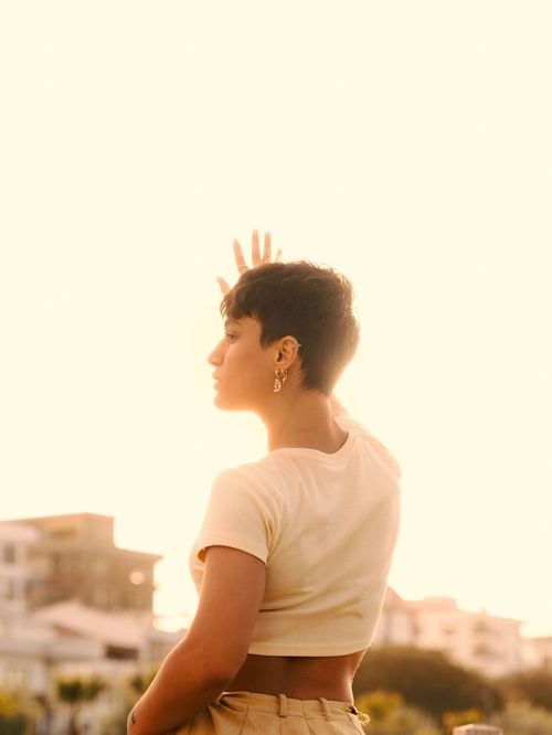 Oubliez la coupe au carré ou encore la Pixie Cut : à la rentrée, la mode sera à la Shixie Cut, découvrez comment l'adopter