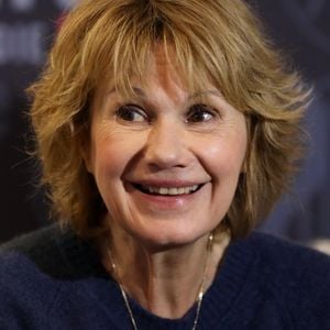 Ce que Jean Teulé ignorait, c'est qu'il allait, grâce à Betty Mialet, la croiser pour la première fois trois semaines plus tard, et que tout allait basculer. 

Miou-Miou lors de la présentation du film "Larguées" au 21ème festival international du film de comédie de l'Alpe d'Huez
DOMINIQUE JACOVIDES / BESTIMAGE