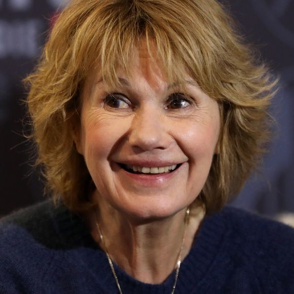 Ce que Jean Teulé ignorait, c'est qu'il allait, grâce à Betty Mialet, la croiser pour la première fois trois semaines plus tard, et que tout allait basculer. 

Miou-Miou lors de la présentation du film "Larguées" au 21ème festival international du film de comédie de l'Alpe d'Huez
DOMINIQUE JACOVIDES / BESTIMAGE