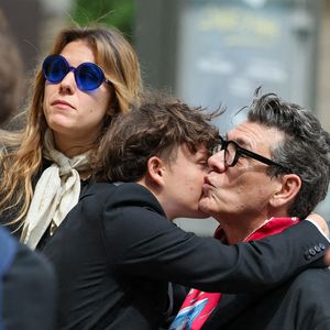Yasmine Lavoine, Milo Lavoine et leur père Marc Lavoine -  Arrivées aux obsèques du prince Jean-Stanislas Poniatowski en l'Eglise polonaise à Paris, France, le 29 avril 2024. © Jacovides-Moreau/Bestimage