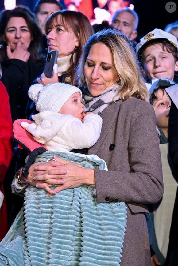 Maud Fontenoy, la navigatrice et son 5eme enfant, sa fille Eléa, durant la soirée d'ouverture de la 140eme édition du Carnaval de Nice "Roi des Oceans" à Nice, le 15 février 2025. Le Carnaval se déroule du 12 février au 2 mars 2025. Le Carnaval de Nice 2025 "Roi des Océans", est un préambule au rendez-vous mondial, que sera le sommets des Océans qui se tiendra en juin 2025 dans la capitale azuréenne. Le Carnaval portera ces messages forts de prise de conscience collective du réchauffement de la planète et du dérèglement climatique, au travers son ADN qui sont satire, ironie et féerie. © Bruno Bebert/Bestimage