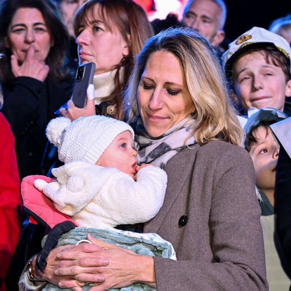 Maud Fontenoy, la navigatrice et son 5eme enfant, sa fille Eléa, durant la soirée d'ouverture de la 140eme édition du Carnaval de Nice "Roi des Oceans" à Nice, le 15 février 2025. Le Carnaval se déroule du 12 février au 2 mars 2025. Le Carnaval de Nice 2025 "Roi des Océans", est un préambule au rendez-vous mondial, que sera le sommets des Océans qui se tiendra en juin 2025 dans la capitale azuréenne. Le Carnaval portera ces messages forts de prise de conscience collective du réchauffement de la planète et du dérèglement climatique, au travers son ADN qui sont satire, ironie et féerie. © Bruno Bebert/Bestimage