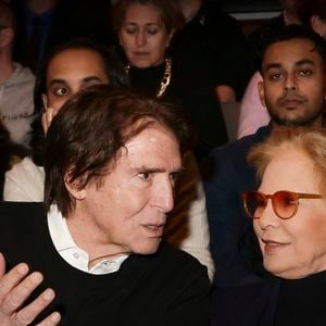 Sylvie Vartan y a vécu avec David Hallyday dès les années 80 puis avec Tony Scotti, son second mari.

Exclusif - Sylvie Vartan et son mari Tony Scotti, Chantal Goya - Concert de Jean-Jacques Debout au Café de la Danse à Paris le 30 novembre 2025. © Jack Tribeca/Bestimage