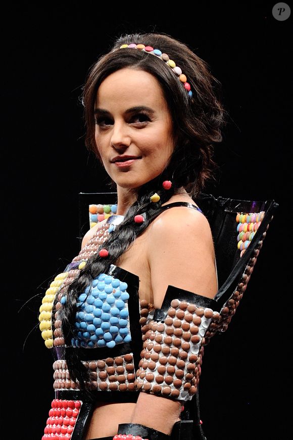 Alizee vetue dune robe creee par le designer Benjamin Bout et chocolatee par Ben Brass et Smarties participe au defile Le Classique Reinvente lors du Salon du Chocolat 2015 a Paris, France le 27 Octobre 2015. Photo by Aurore Marechal/ABACAPRESS.COM