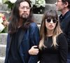 Après la mort du chanteur, il s’est assis au piano pour rejouer les mélodies que son père lui avait apprises.

Lucien Gainsbourg (Lulu) et sa compagne - Sorties des obsèques de Jane Birkin en l'église Saint-Roch à Paris. Le 24 juillet 2023
© Jacovides-KD Niko / Bestimage