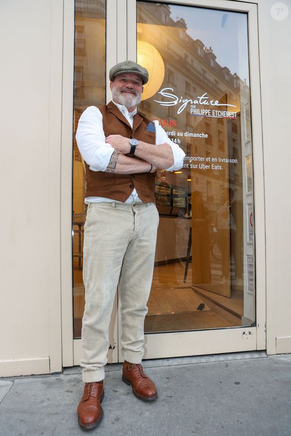 Exclusif - Le chef Philippe Etchebest - Le chef Philippe Etchebest ouvre son restaurant éphémère "Signature" du 9 au 30 octobre au 25 rue Sedaine à Paris dans le 11ème arrondissement le 8 octobre 2025. © Jean-Marc Lhomer/Bestimage